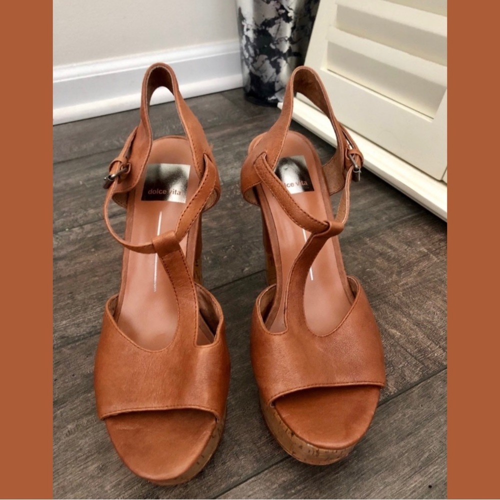 DOLCE VITA Baxter Leather Platform T-Strap | Size: 6.5